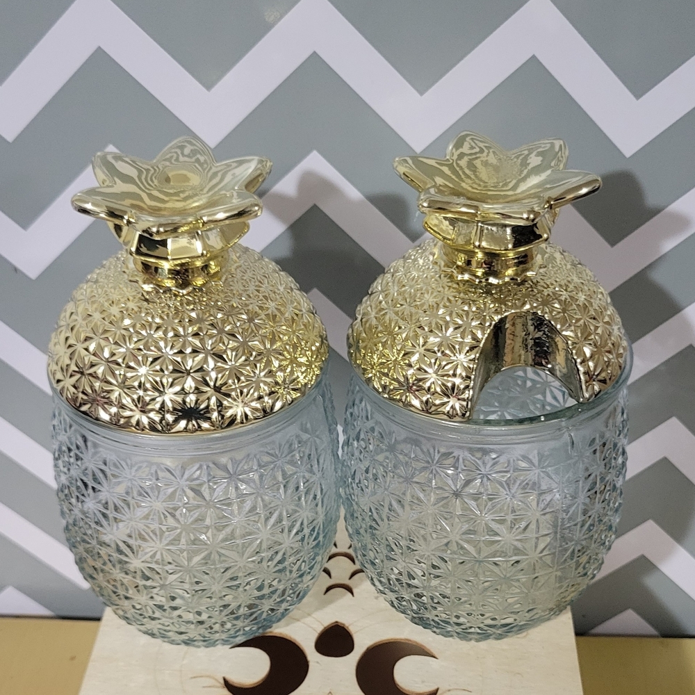 Set Of 2 Pineapple Cocktail Glasses With 2 Gold Straws.